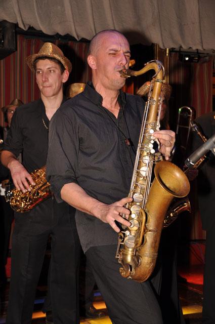 min 2011 03 08 mardi brass band 386